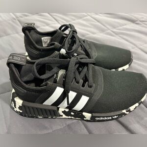 Adidas Black and White Athletic Shoes youth sz 5.5 women’s 7 fits 7.5